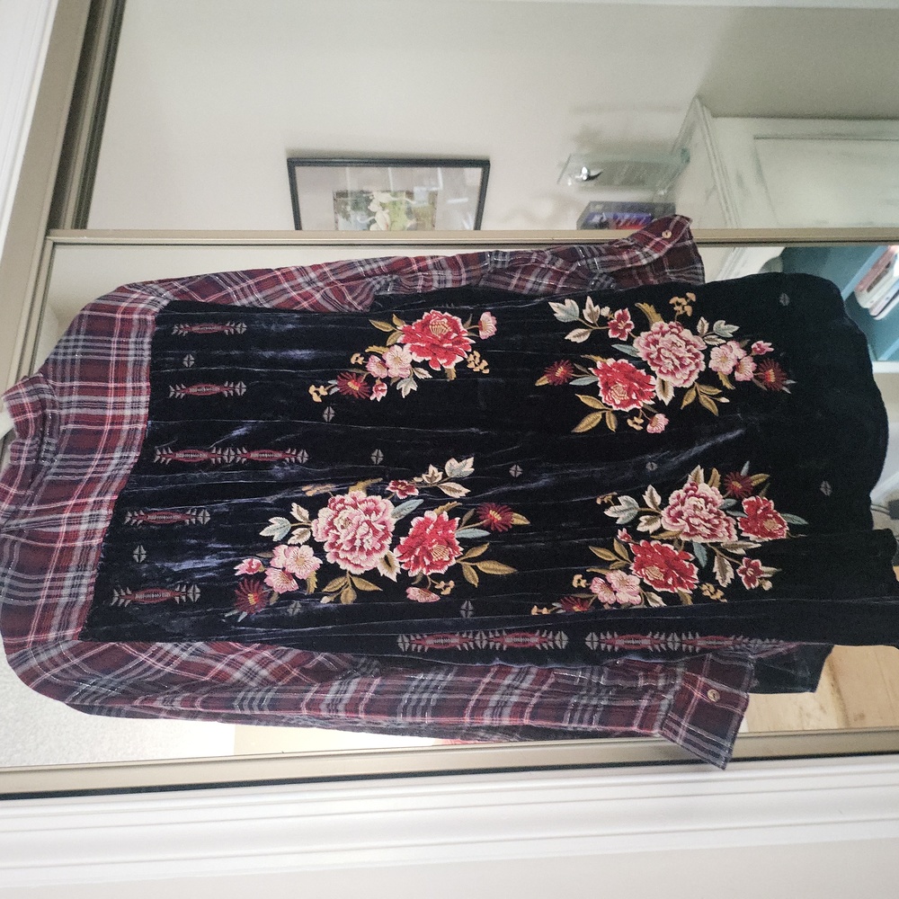 Johnny Was embroidered blouse size large NWT